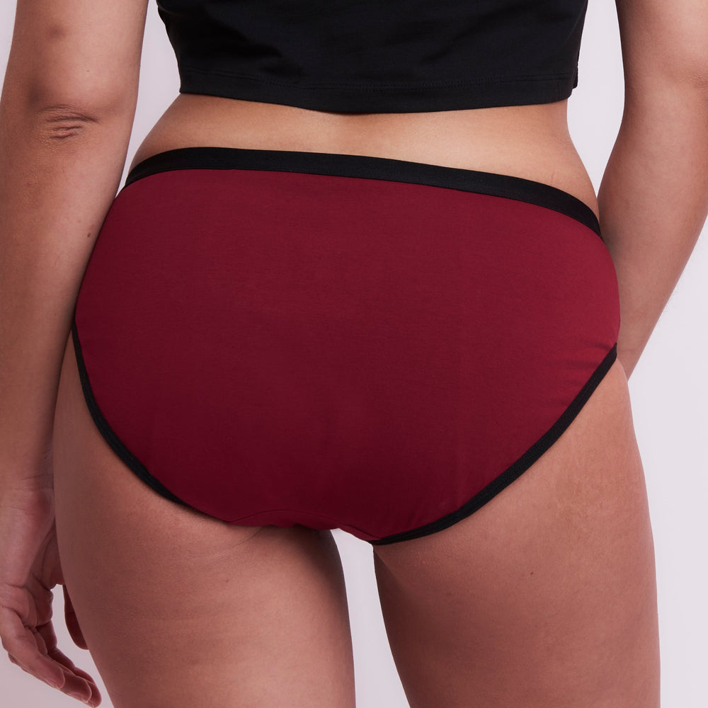 
                  
                    Menstruationsunterwäsche ELLA rot von hinten getragen
                  
                