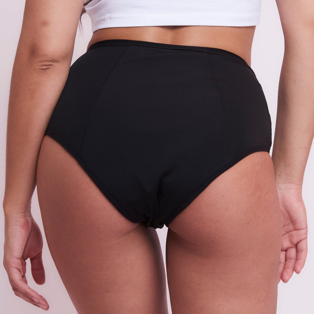 
                  
                    Menstruationsslip JULE schwarz normal von hinten angezogen high waist
                  
                
