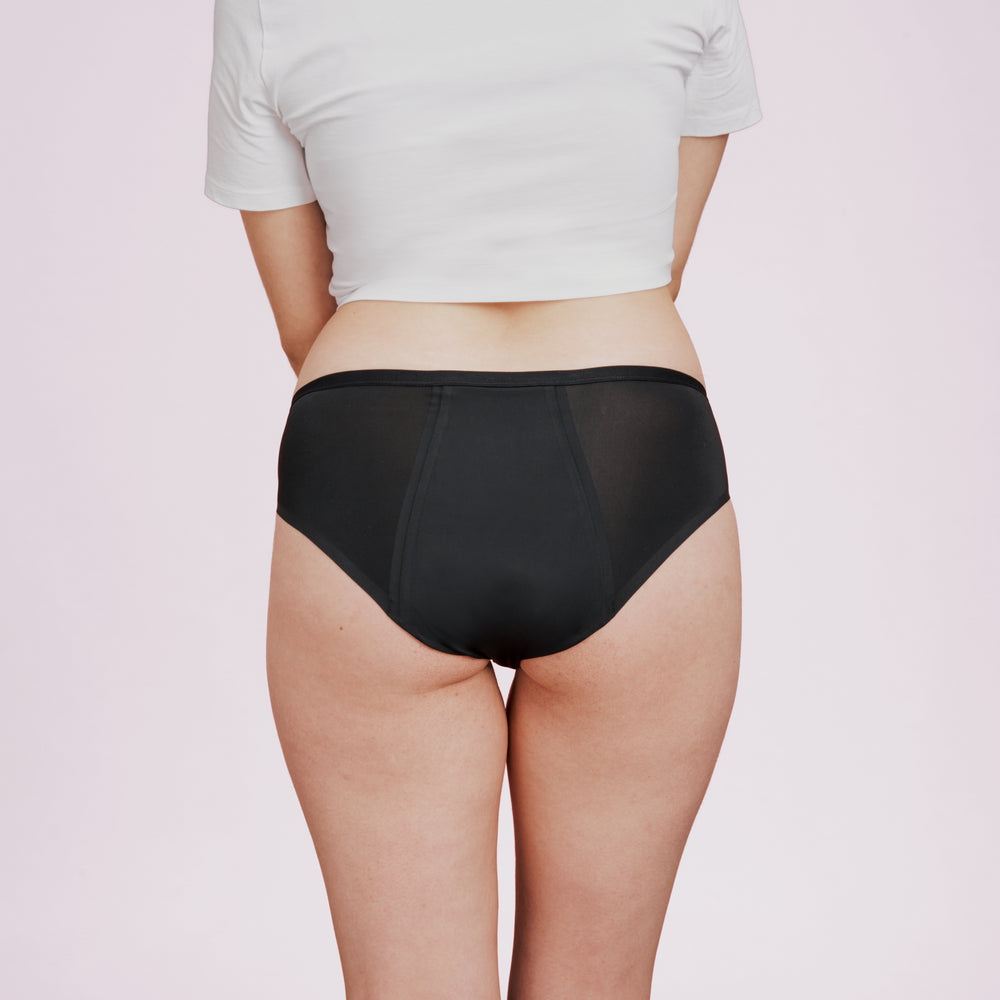 
                  
                    Menstruationsunterwäsche LUCA schwarz strong von hinten getragen seamless
                  
                