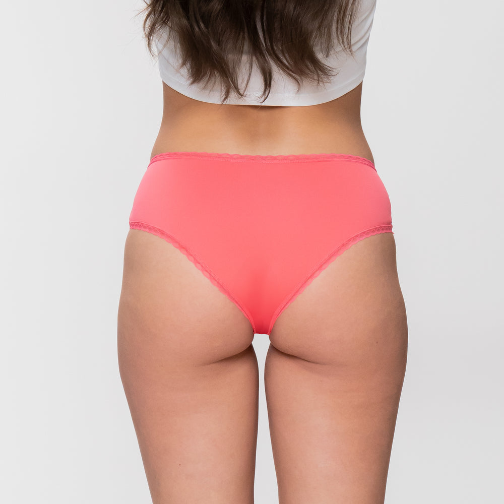 
                  
                    Menstruationsunterwäsche MINA pink rosa von hinten getragen Brazilian
                  
                